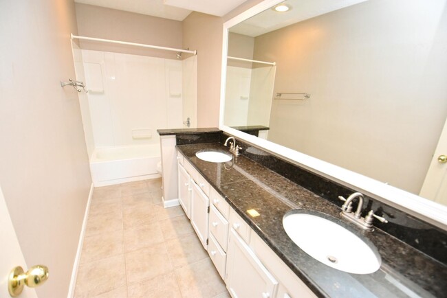 Building Photo - Large executive home in Granger IN