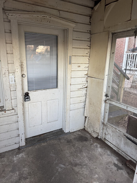 Rear entry door. - 321 Lincoln Way W