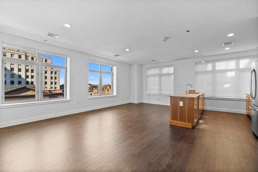 Primary Photo - 425 Boylston St