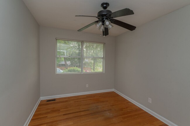 Building Photo - $1,425 - 3 bed/2 bath house near Medical C...