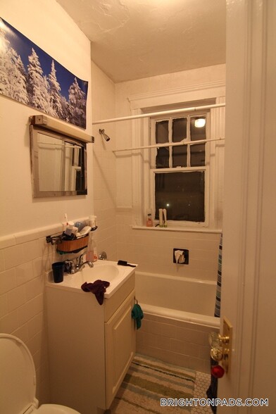 Building Photo - 2003 Commonwealth Ave