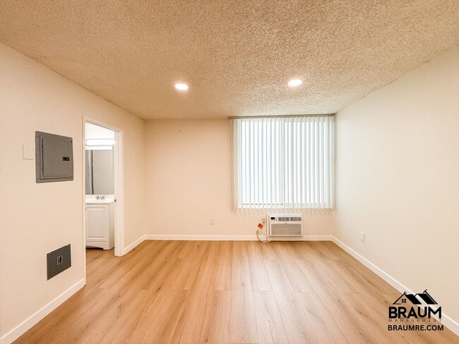 Building Photo - 5611 Fulcher Ave