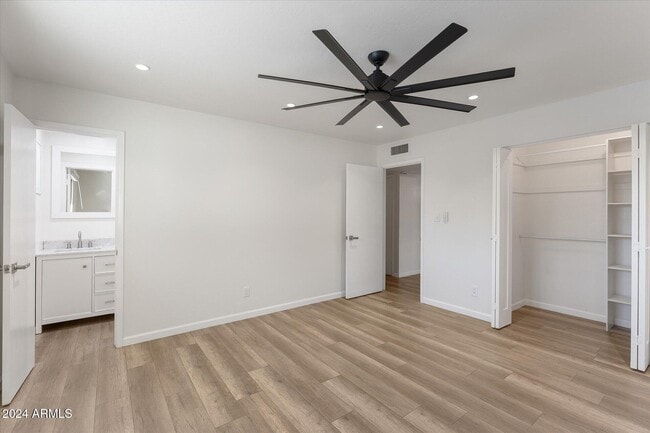 Building Photo - 1921 E Laguna Dr