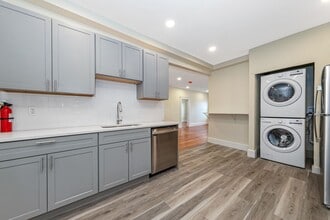Building Photo - 3Br/1Bth in GREAT location in Brighton's Oak Sq.! Shops, restaurants. Laundry IN UNIT!