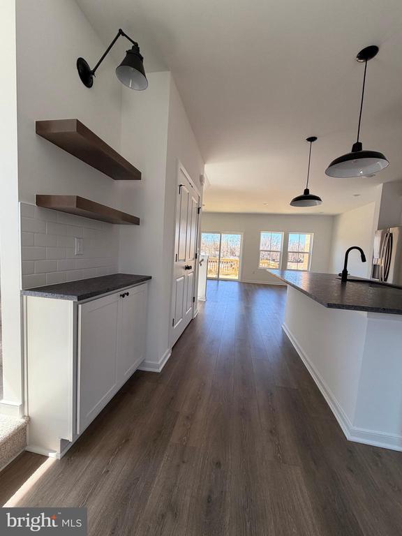 Building Photo - 46 Basswood St