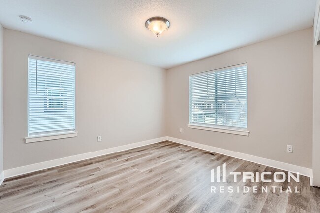 Building Photo - 4947 S Addison Way