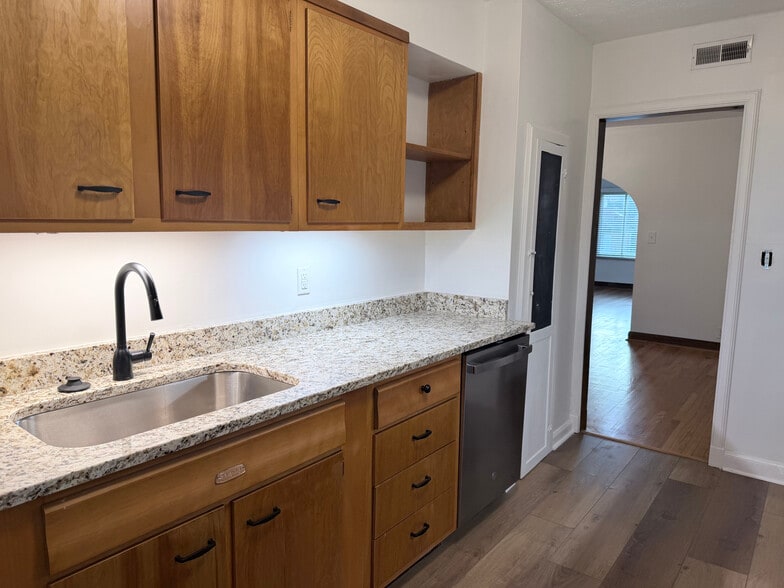 Building Photo - 1522 Northwest Blvd