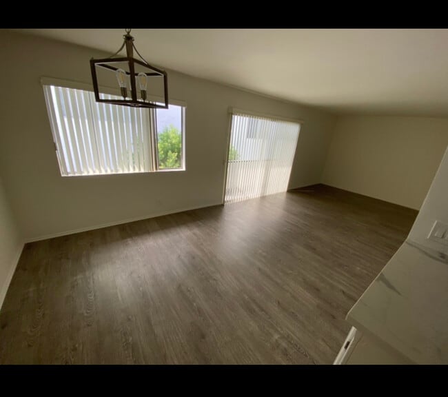 Building Photo - 105 N Croft Ave