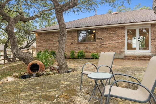 Building Photo - 900 Morgan Hill Dr