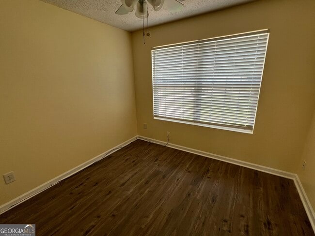 Building Photo - 1229 Clearwater Dr