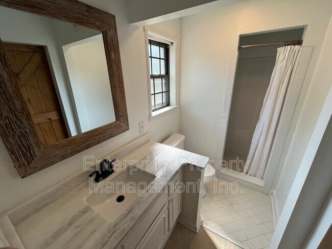 Building Photo - 1764 Chertsy Dr