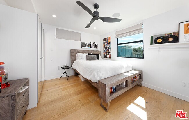 Building Photo - 5317 Pacific Ave