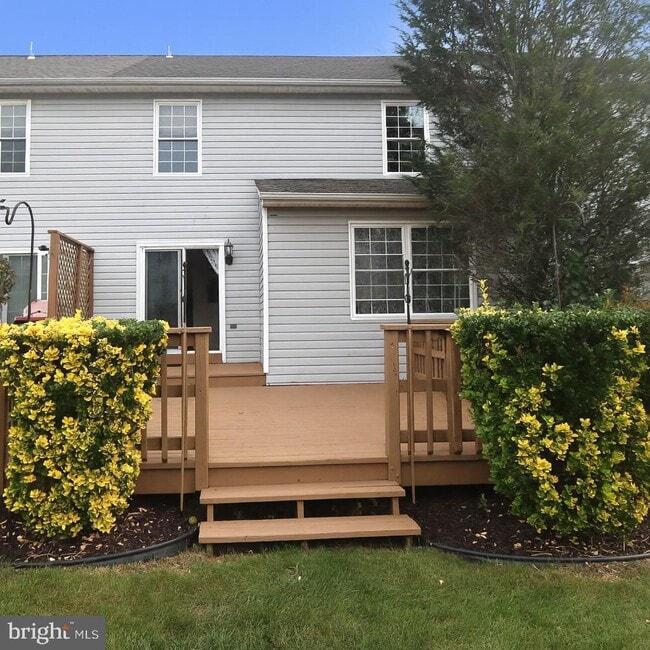 Building Photo - 403 Essex Ct
