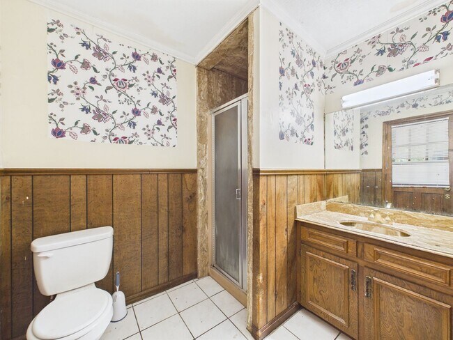 Building Photo - 4 Bedroom/3 Bathroom Home Available NOW!