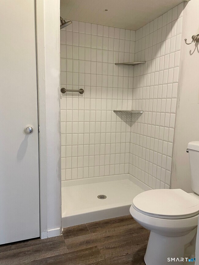 Building Photo - 445 Heritage Vlg