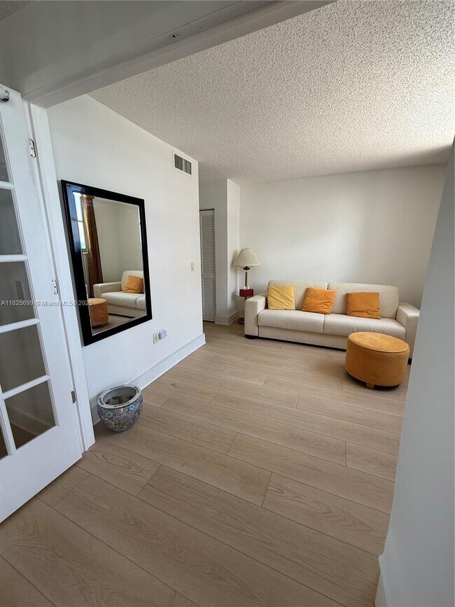 Building Photo - 9273 Collins Ave