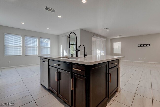 Building Photo - 12847 Slipknot St