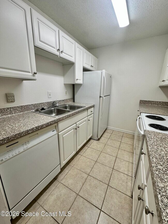 Building Photo - 3555 Sable Palm Ln