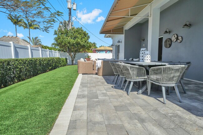 Building Photo - 875 SE 13th Ave