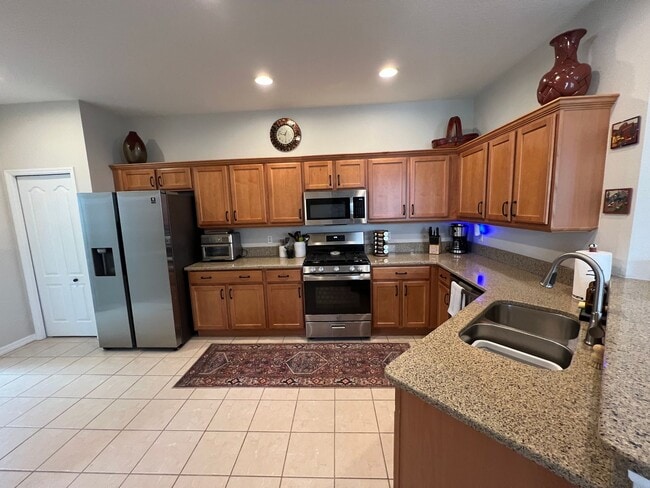Building Photo - Short Term Rental ** Available 10/1/25 ** ...