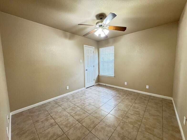 Building Photo - 1110 Powder River Dr