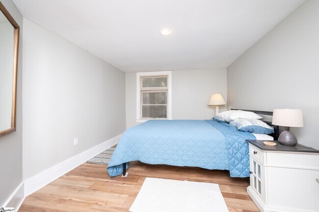 Building Photo - 16 Converse St