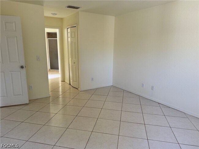 Building Photo - 934 Garnet Ave