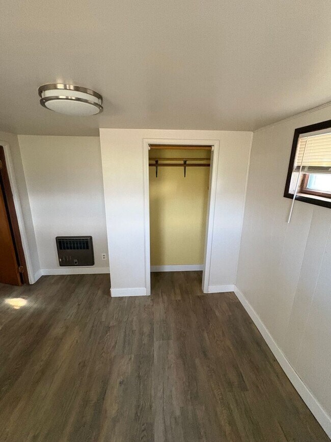 Building Photo - Charming 3-Bedroom Home with Large Yard & Ideal Multi-Generational Living Setup