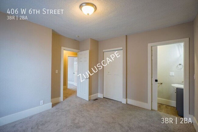 Building Photo - 406 W 6th St