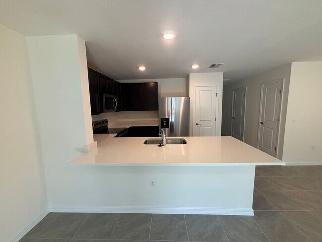Building Photo - 6592 SW 81st Lp
