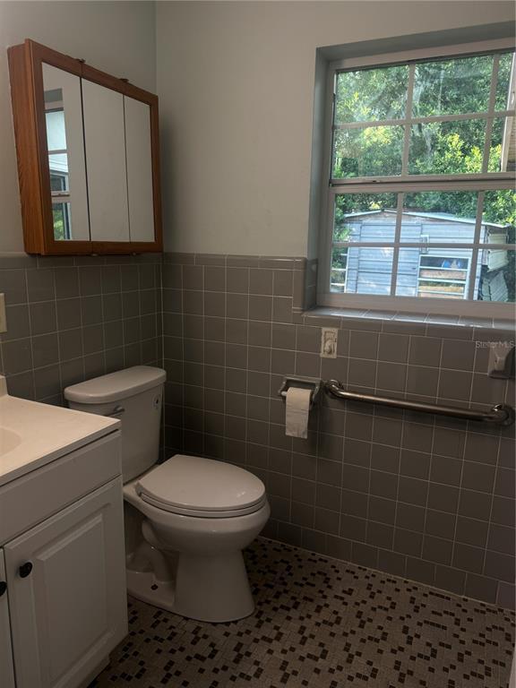 Building Photo - 589 E Normandy Blvd