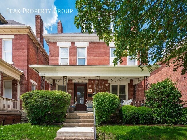 Primary Photo - 202 W 8th Ave