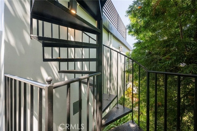 Building Photo - 2033 Glencoe Way