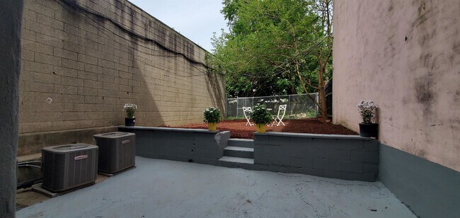 Building Photo - 487 Ocean Ave