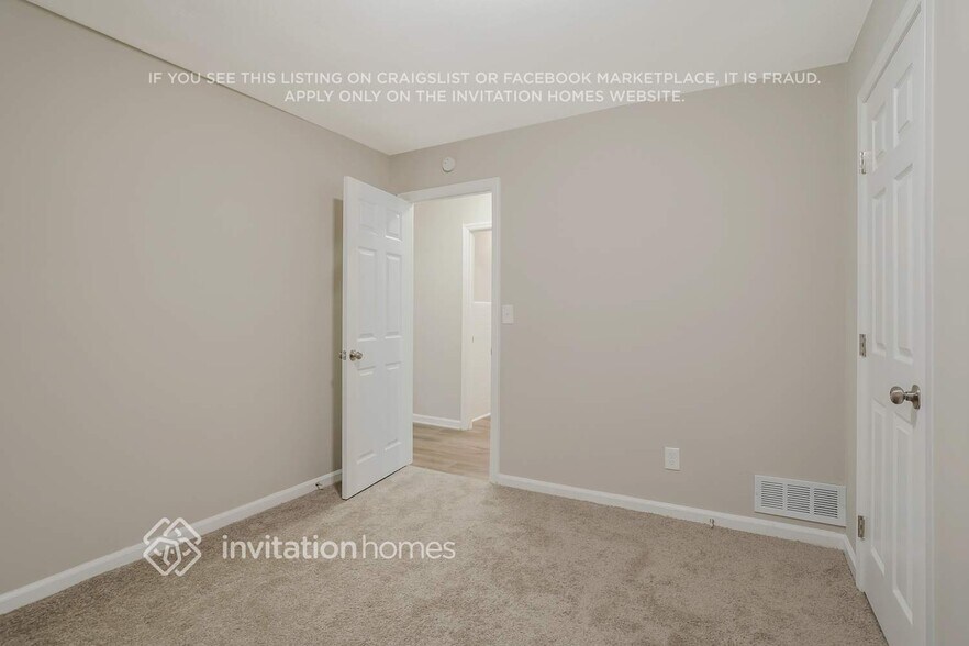 Building Photo - 8490 Meadowbrook Dr