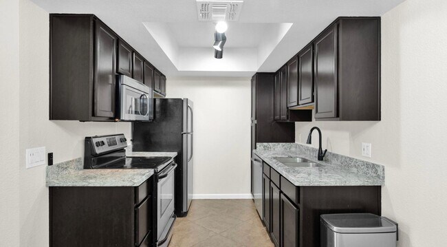 Building Photo - 7350 N Vía Paseo Del Sur