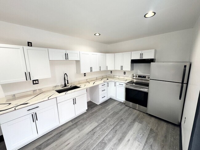 Building Photo - STRA509