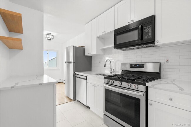 Building Photo - 900 Midland Ave