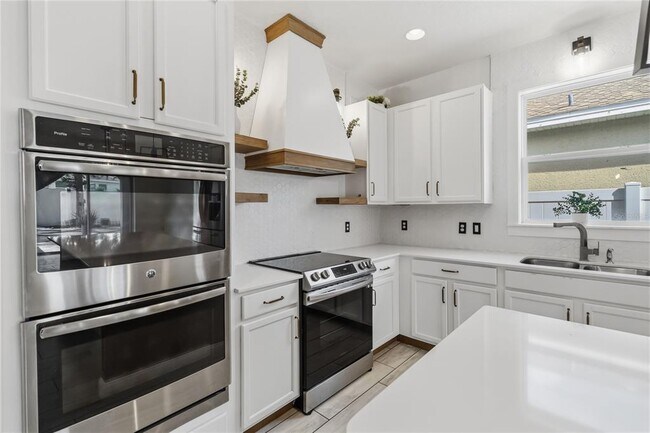 Building Photo - 3053 Red Hawk Ln