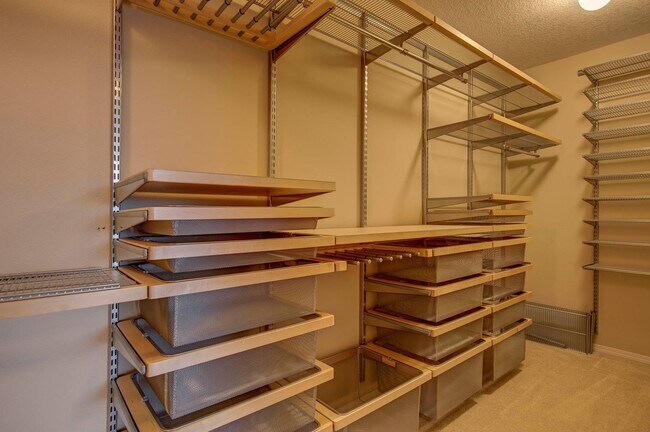 Building Photo - Bethany Single Family Home 4 Bed + Office 2.5 Bath!