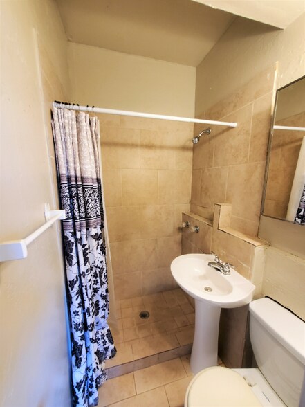 Building Photo - 309 W Jacinto St