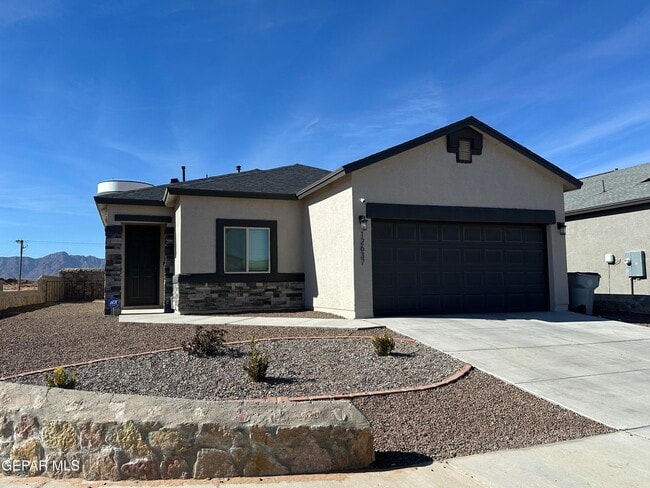 Building Photo - 12637 Viendo Norte Dr