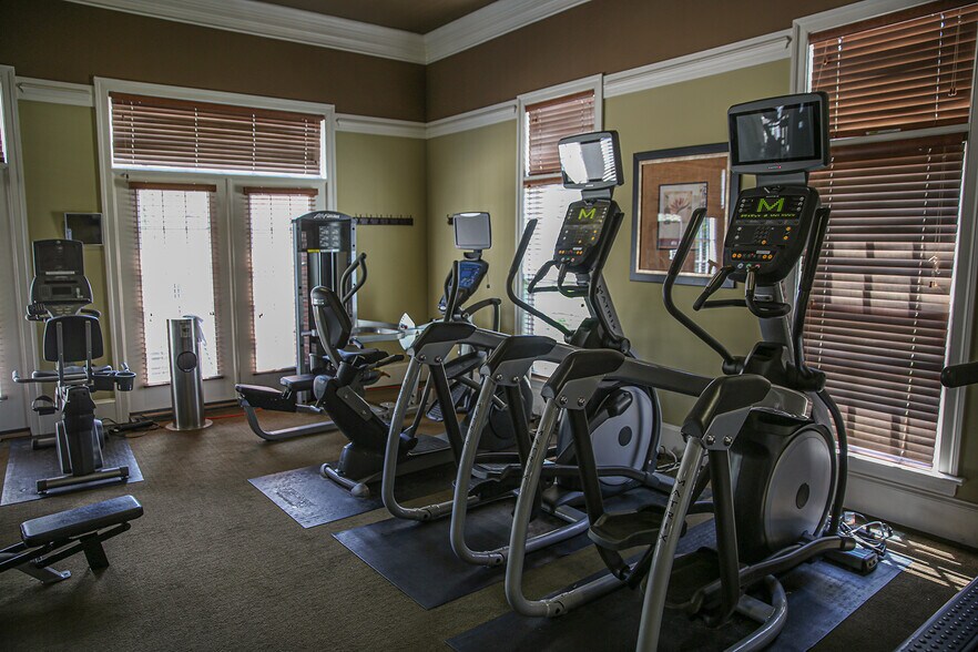 Clubhouse Fitness Center - 1114 Hyde Ln