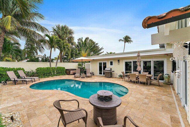Building Photo - 108 E Tarpon Ln