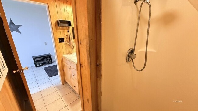 Building Photo - 26523 Pine Ave