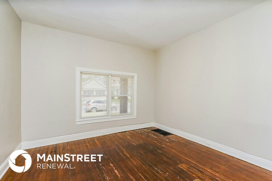 Building Photo - 3630 River Park Dr