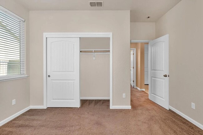Building Photo - 636 Lamoglia St