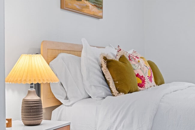 Building Photo - 460 Magellan Dr