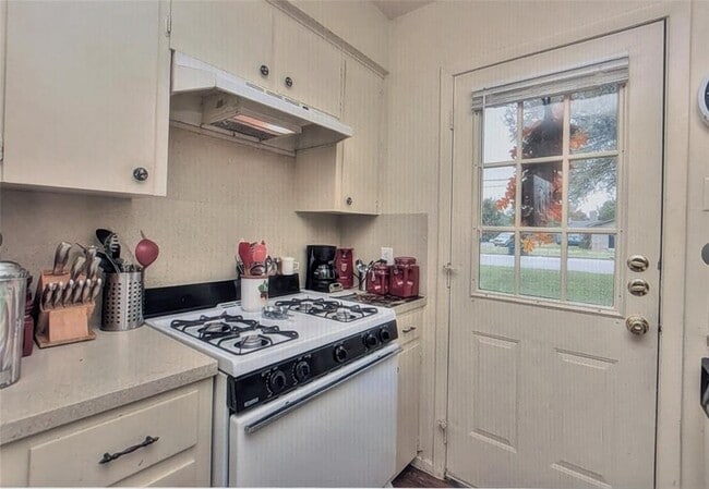 Building Photo - 2404 Cottonwood Dr