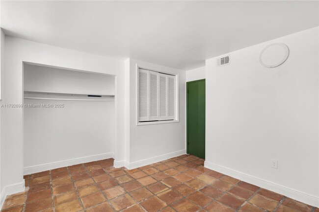 Building Photo - 7899 NE Bayshore Ct